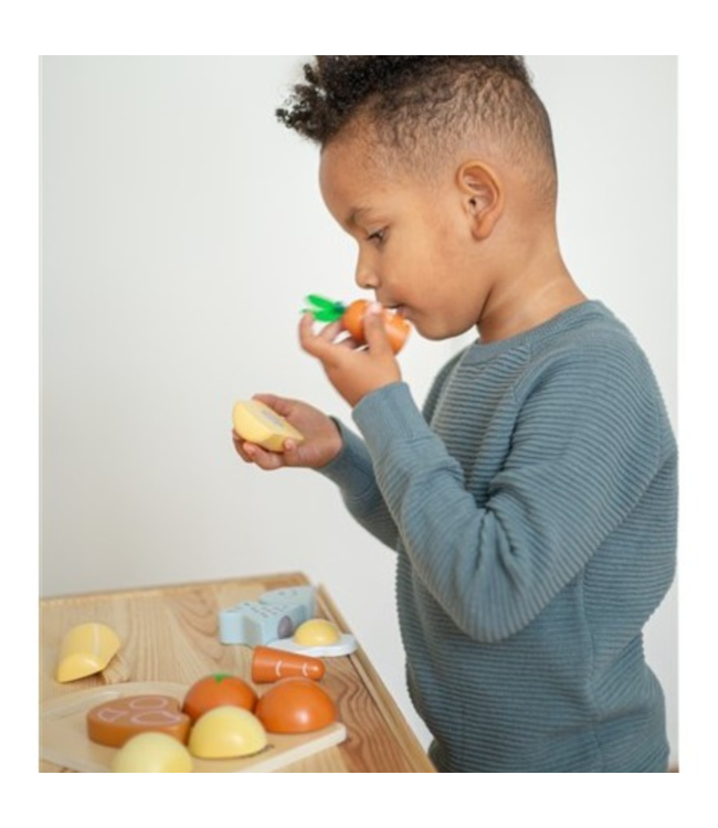 Houten  snijplank met eten