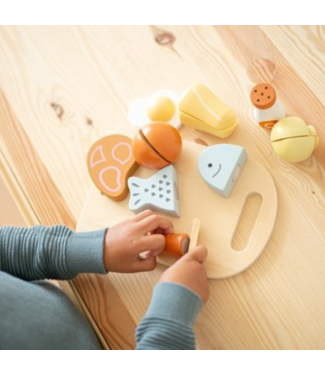 Houten  snijplank met eten