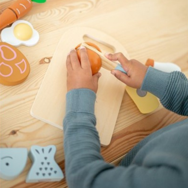 Houten  snijplank met eten