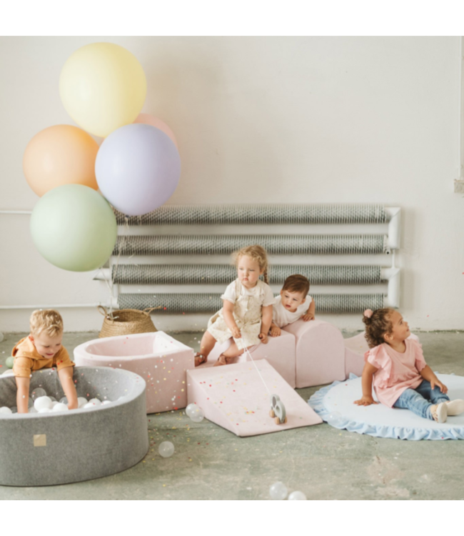 Roze foam blokken set met mini ballenbak voor kinderen