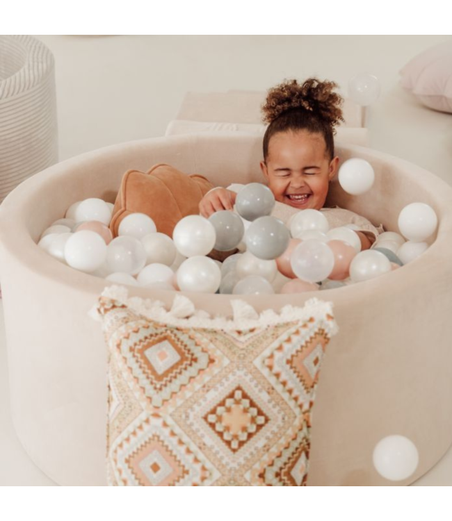 Foam blokken speelset met ballenbak van velvet stof in ecru