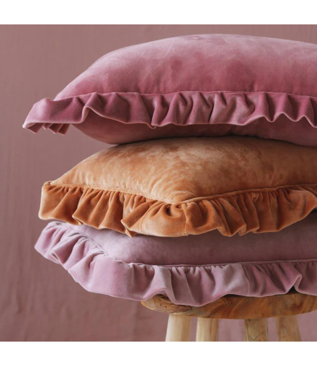 Bruin fluwelen sierkussen met ruches – warm en stijlvol kussen voor kinderkamer en woonkamer