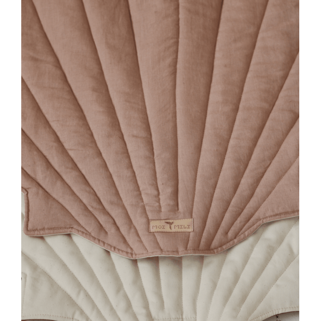 Tapis de jeu en forme de coquillage en lin – Rose | Doux, élégant et ludique
