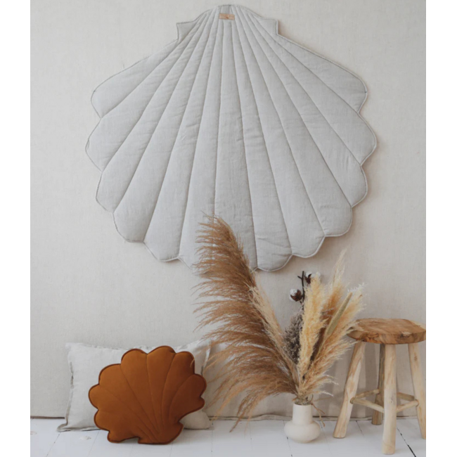 Ecru linnen speelmat in schelpvorm – stijlvolle en zachte ondergrond voor baby’s en peuters