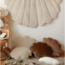 Licht beige schelpvormig fluwelen sierkussen – stijlvol comfort voor kinderkamer en woonkamer