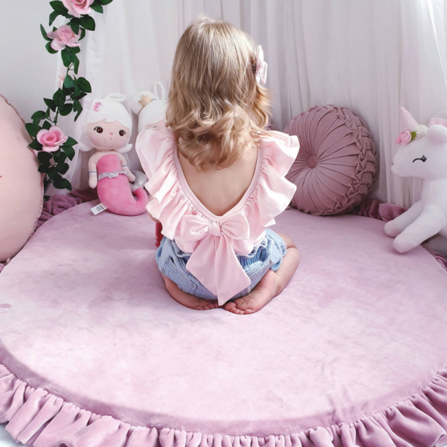 Donkerroze velvet foam speelmat met ruches Ø 100 cm