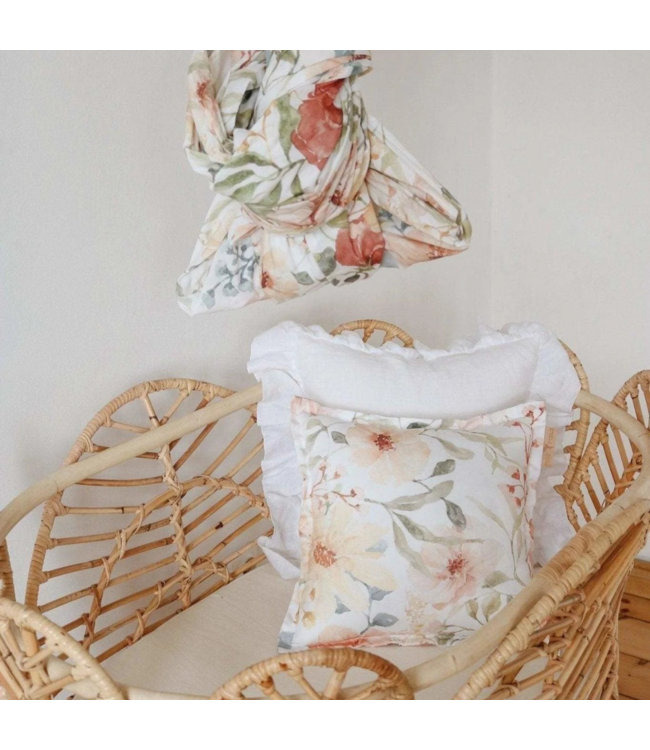 Wit fluwelen sierkussen met ruches – zacht en luxe kussen voor kinderkamer en woonkamer