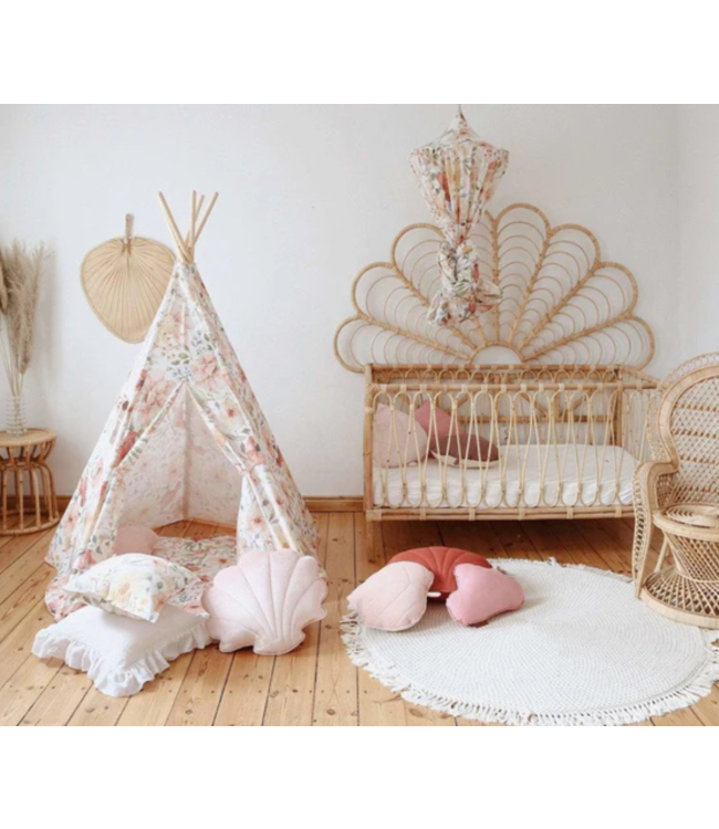 Wit fluwelen sierkussen met ruches – zacht en luxe kussen voor kinderkamer en woonkamer