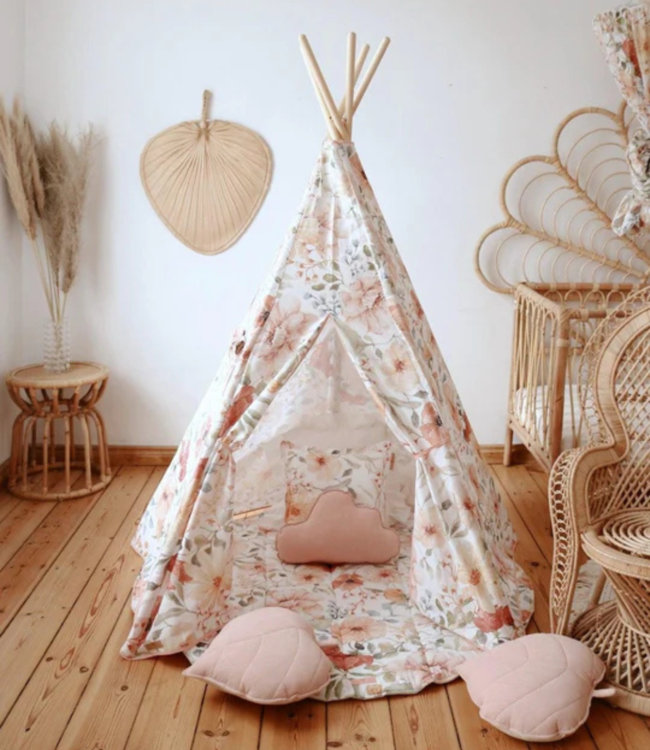 Lichtroze sierkussen in bladvorm van linnen – boho-stijl