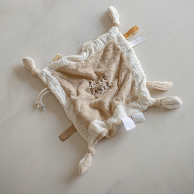 Weiches Schmusetuch in Beige für Babys, ideal für Geborgenheit und Trost