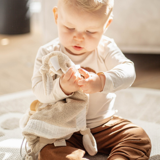 Doudou doux beige pour bébé, idéal pour réconfort et sécurité