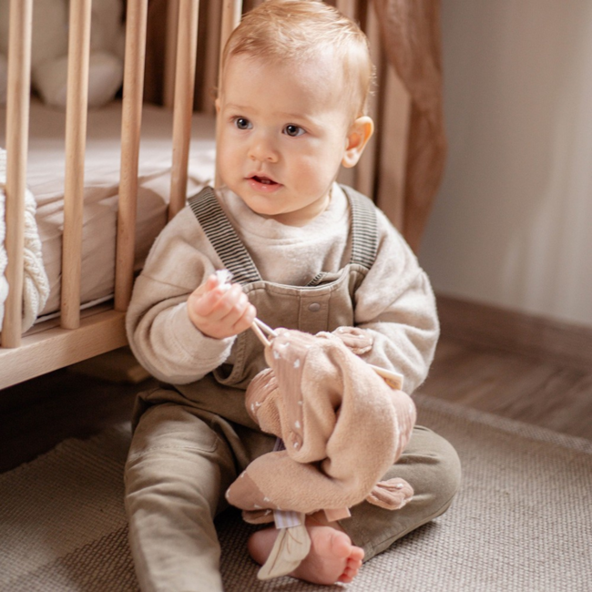 Doudou doux marron pour bébé, idéal pour réconfort et sécurité