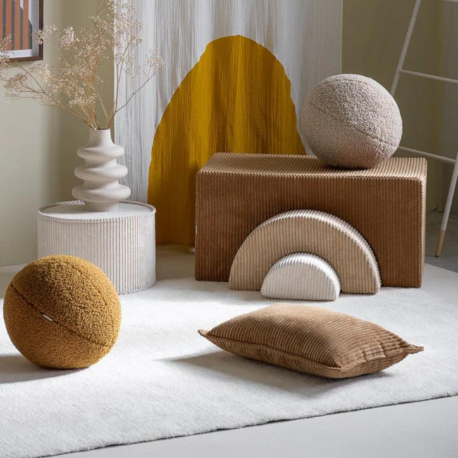 Bruin corduroy sierkussen – warm, stijlvol en duurzaam comfort