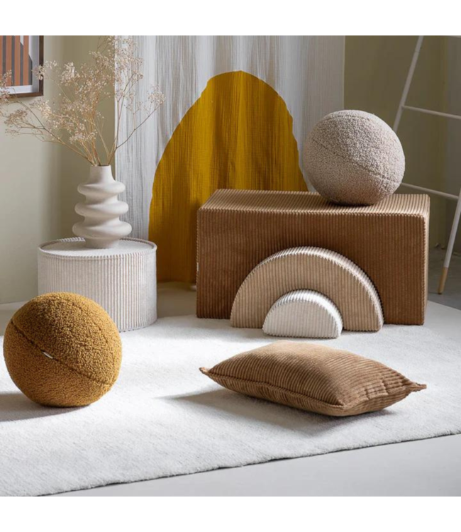 Bruin corduroy sierkussen – warm, stijlvol en duurzaam comfort