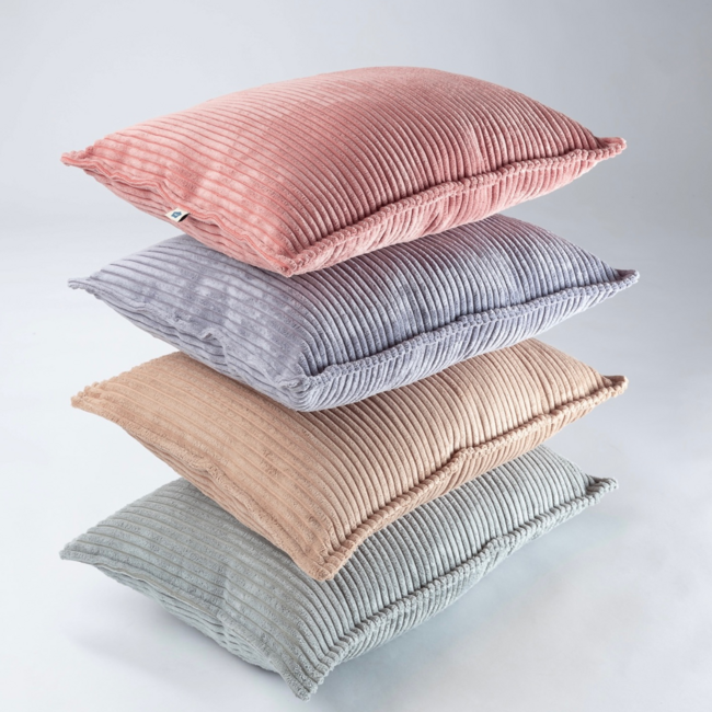 Bruin corduroy sierkussen – warm, stijlvol en duurzaam comfort