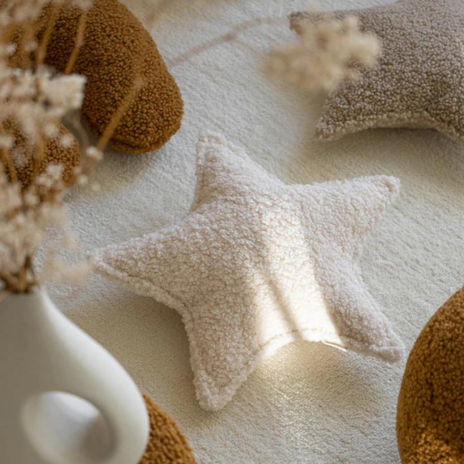 Cream ster kussen van zachte teddystof – speels en comfortabel