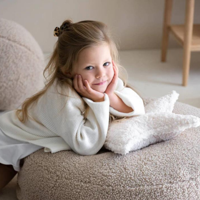 Cream ster kussen van zachte teddystof – speels en comfortabel