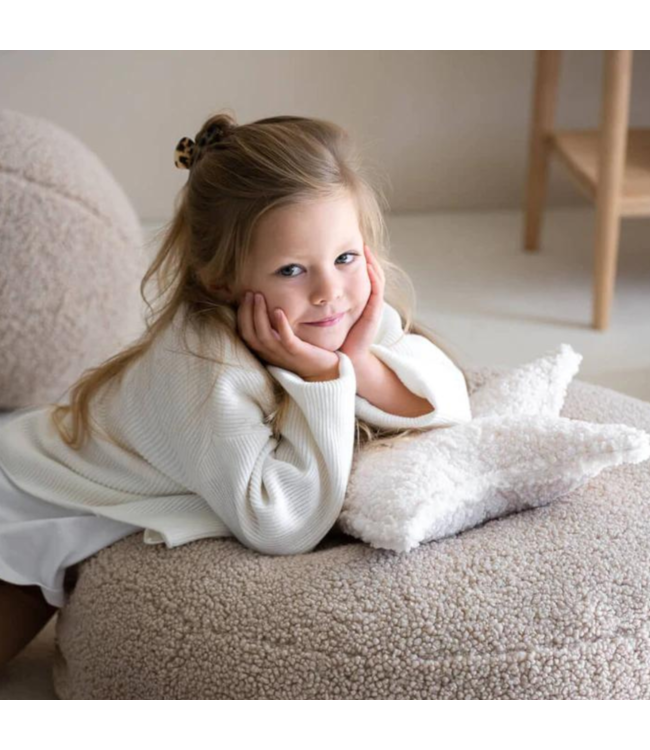 Cream ster kussen van zachte teddystof – speels en comfortabel