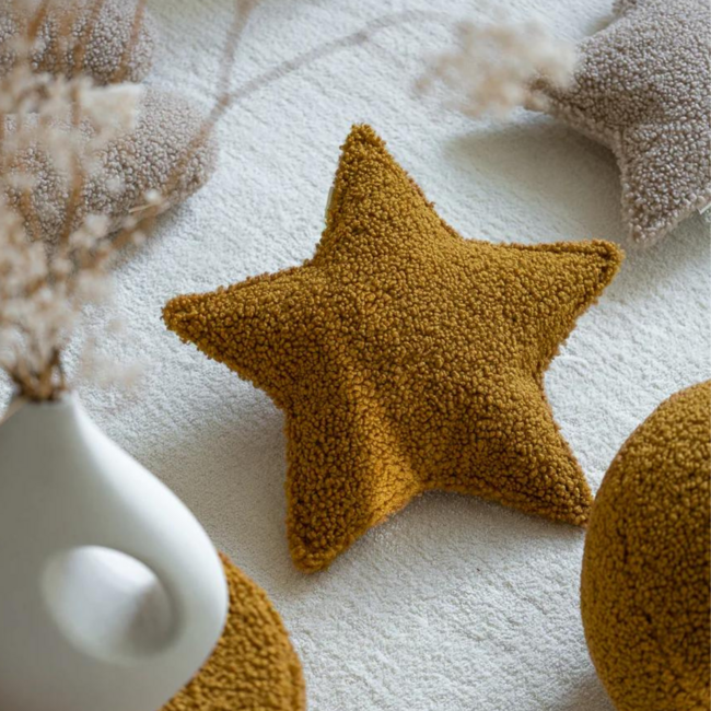 Bruin ster kussen van zachte teddystof – warm en stijlvol woonaccent