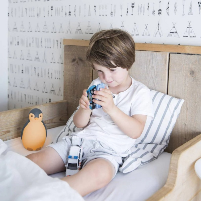 Slaaptrainer pinguïn Pam – leert je kind wanneer het tijd is om op te staan