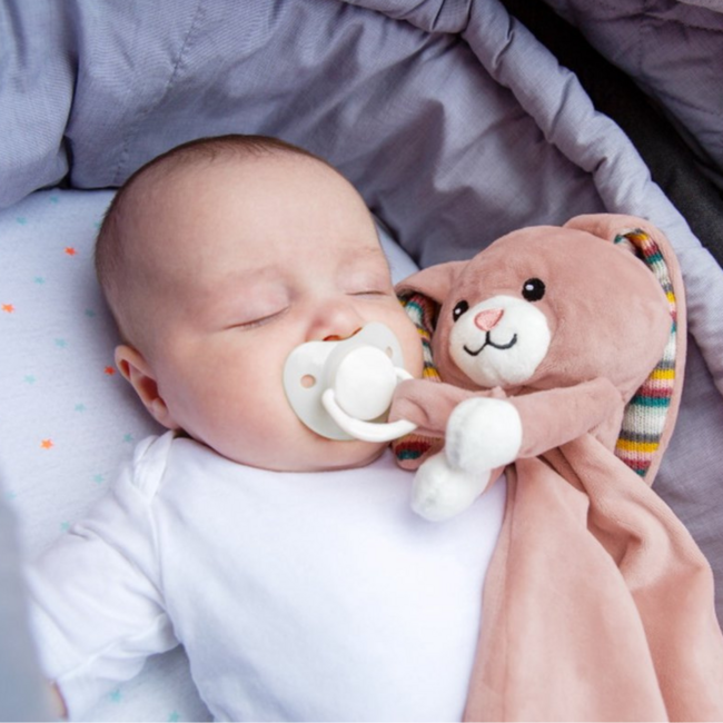 Doudou avec battement de cœur Becky le lapin offre aux bébés une sensation de sécurité grâce à la fonction de battement réaliste