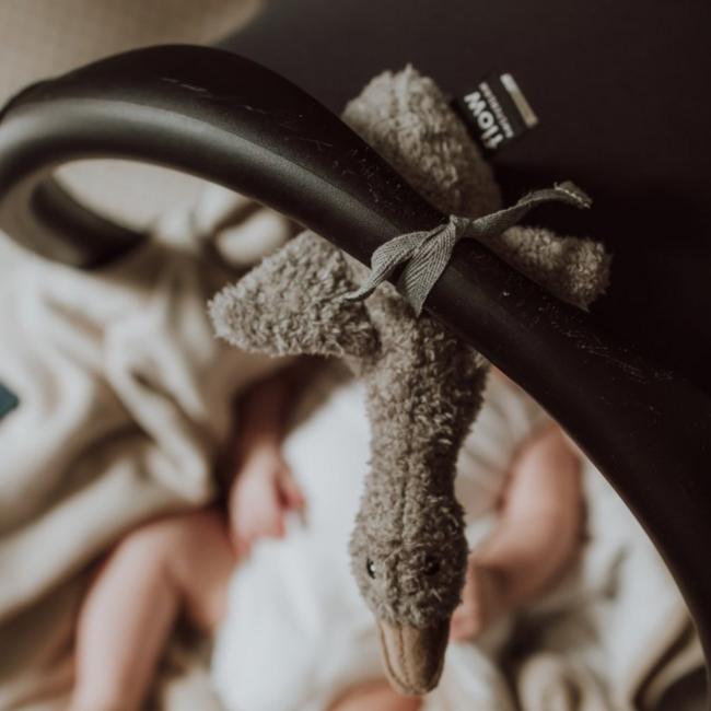 Grey cuddle toy Liva on the go with heartbeat function for on the go