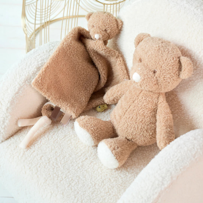 Zachte bruine knuffelbeer van teddystof voor baby’s