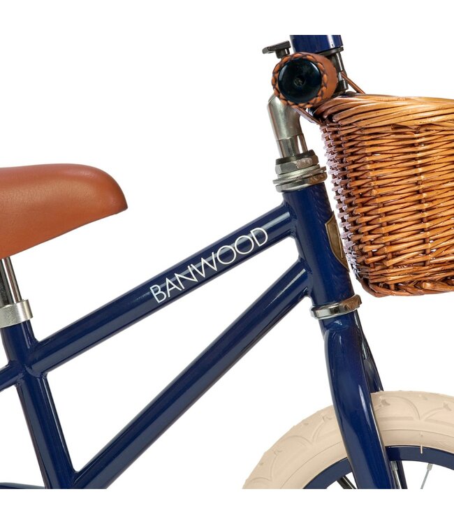 Blauwe 12 inch loopfiets met verstelbaar stuur en rieten mand