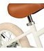 Witte 12 inch loopfiets met verstelbaar stuur en rieten mandje