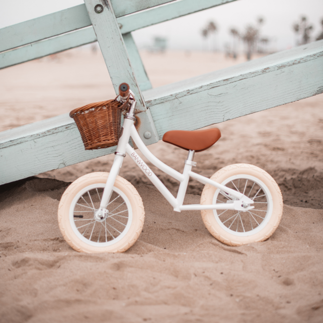 Balance bike 12 inch | White | Lightweight and maneuverable for toddlers