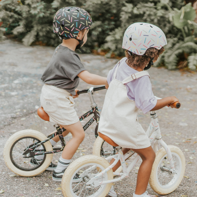 Marest loopfiets 12 inch – Allegra Black met mandje en streepjes