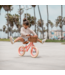 Koraalkleurige loopfiets 12 inch – licht, stevig en stijlvol