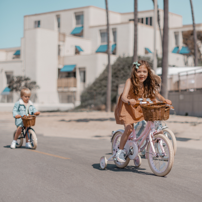 Kinderfiets 16 inch roze met mand, zijwieltjes en verstelbaar stuur