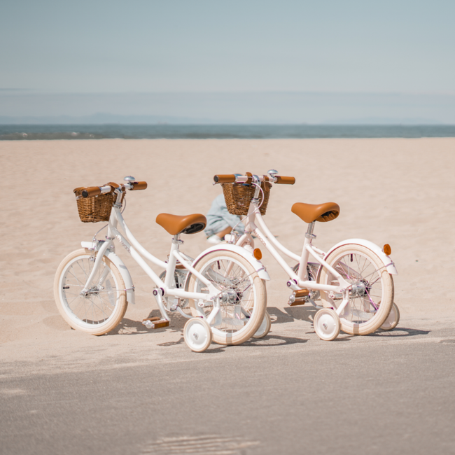 Sturdy and adorable kids' bike – 16 inch in pink with cute accents