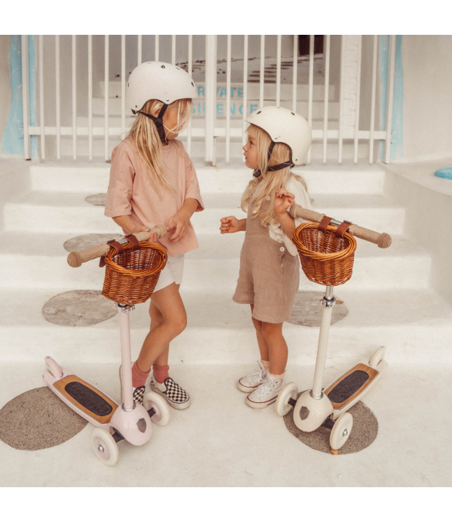 Roze microstep met mandje en 3 wielen voor kinderen