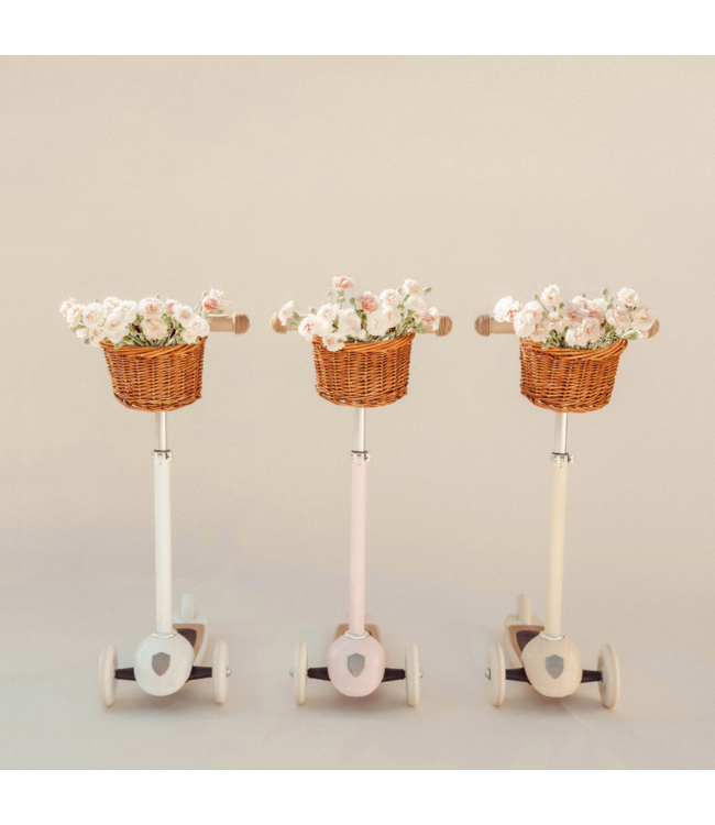 Roze microstep met mandje en 3 wielen voor kinderen