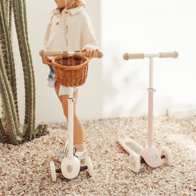 Trottinette enfant 3 roues crème – sécurité et style pour les petits