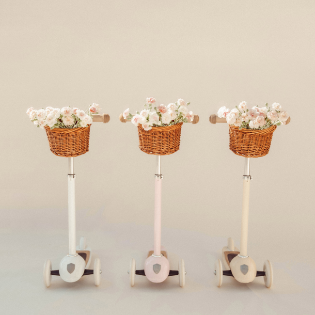 3-wheel kids scooter in cream – safe and stylish outdoor fun