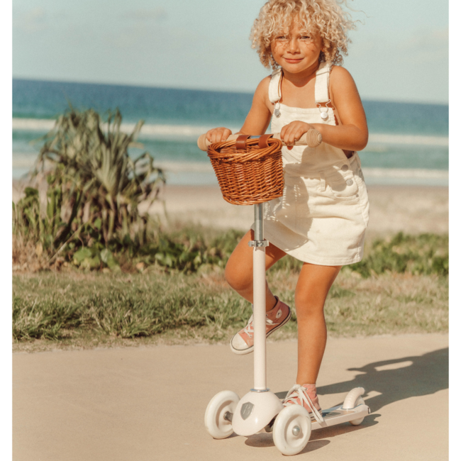 Kinderroller mit 3 Rädern in Creme – sicherer Fahrspaß mit Stil