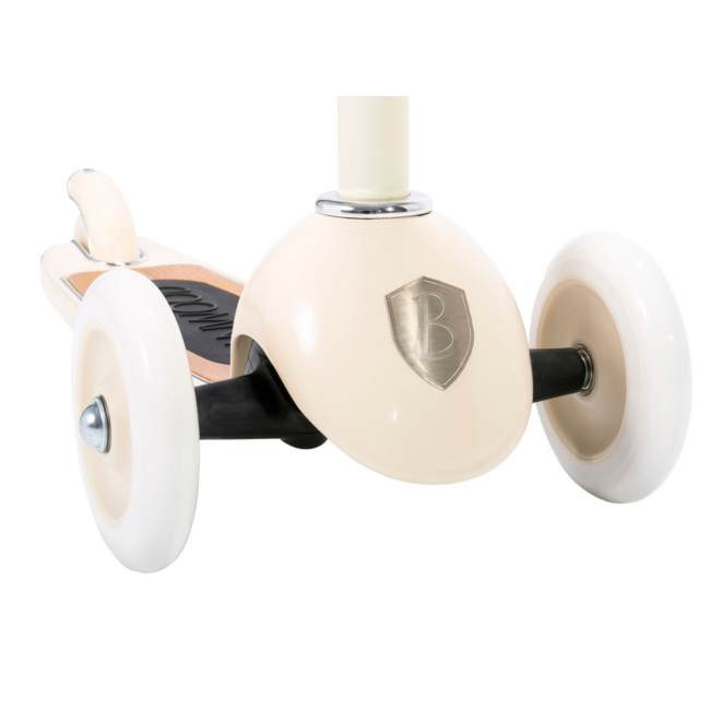 Crèmekleurige microstep met mandje en 3 wielen