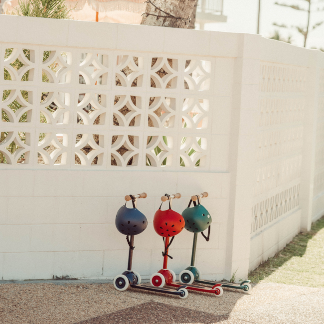 Trottinette enfant à 3 roues coloris marine – pour des balades sûres et élégantes