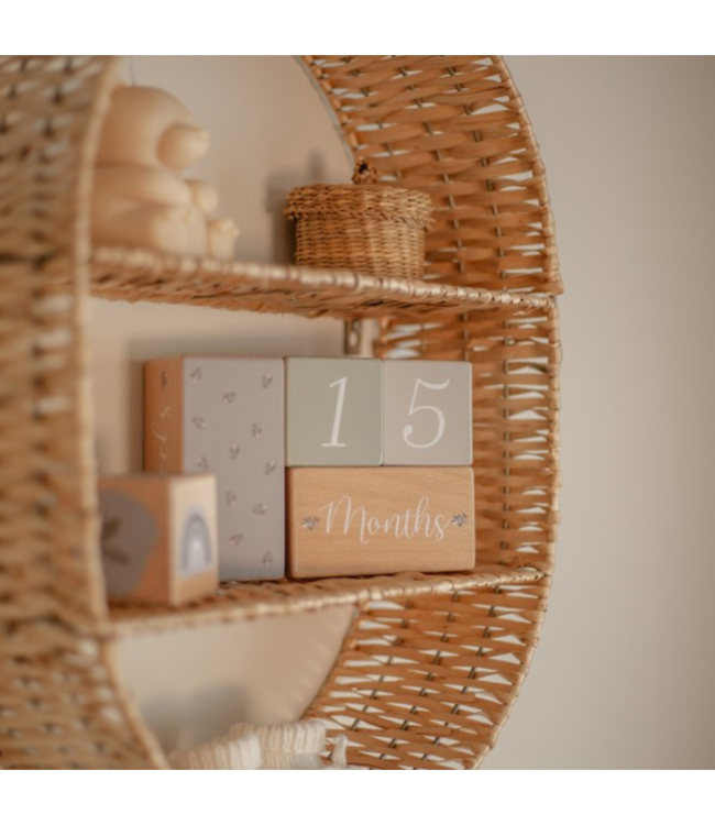 Houten mijlpaal blokken in olijfgroen – Leg de groei van je baby stijlvol vast