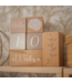 Houten mijlpaal blokken in nougat kleur – Stijlvolle herinneringen voor je kindje