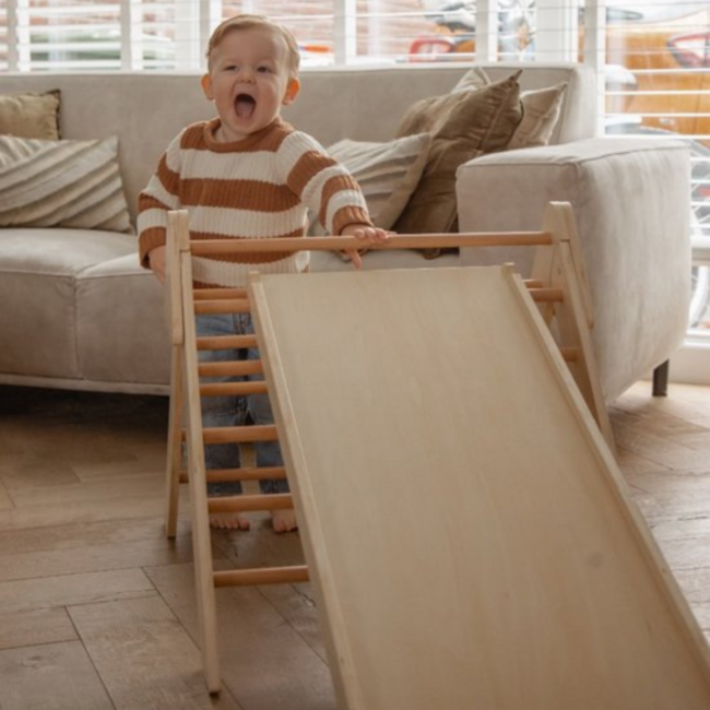 2-in-1 houten klimrek met glijbaan & klimmuur – Montessori speelplezier