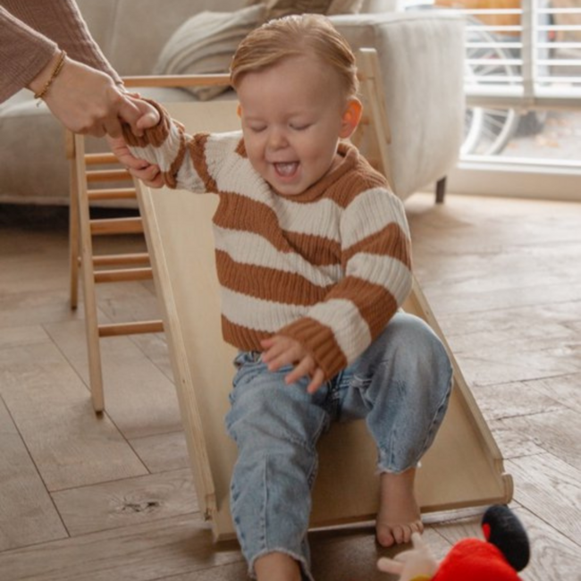 2-in-1 houten klimrek met glijbaan & klimmuur – Montessori speelplezier
