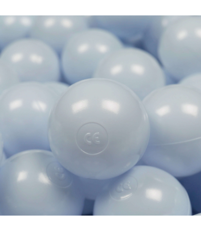 Parel lichtblauwe ballenbakballen voor een zachte en rustgevende speelplek