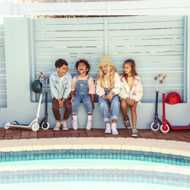 Luxury Vintage Children's Scooter with Wicker Basket (Aged 6+) – Navy