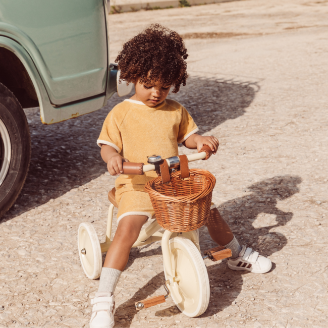 Vintage children’s tricycle with basket | Créme, safe and durable