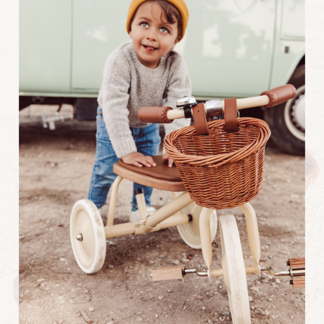Vintage driewieler voor kinderen met mandje | Créme, veilig en duurzaam