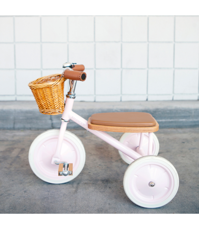 Roze driewieler met mandje en bel